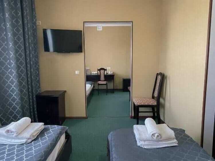 Standard Triple Room, Rush