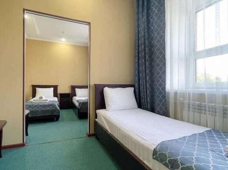 اتاق استاندارد سه نفره, Rush