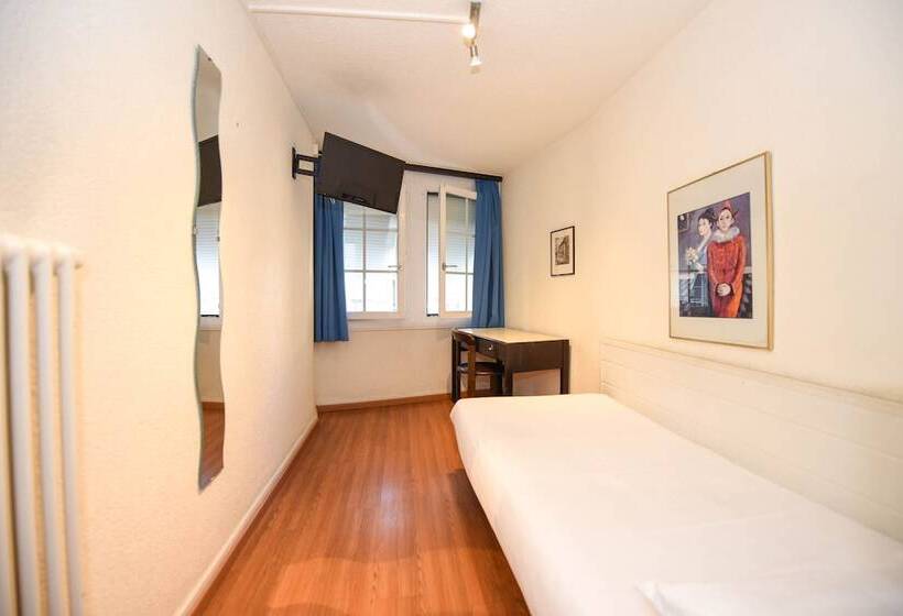 اتاق استاندارد یک تخته با سرویس بهداشتی مشترک, St. Gervais