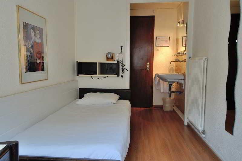 اتاق استاندارد یک تخته با سرویس بهداشتی مشترک, St. Gervais