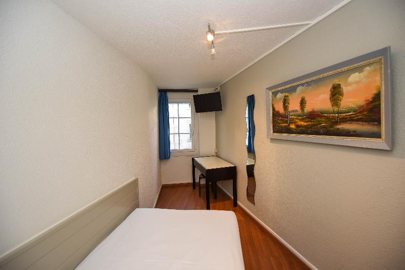 اتاق استاندارد یک تخته با سرویس بهداشتی مشترک, St. Gervais