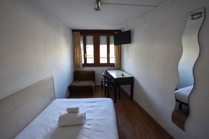 اتاق استاندارد یک تخته با سرویس بهداشتی مشترک, St. Gervais