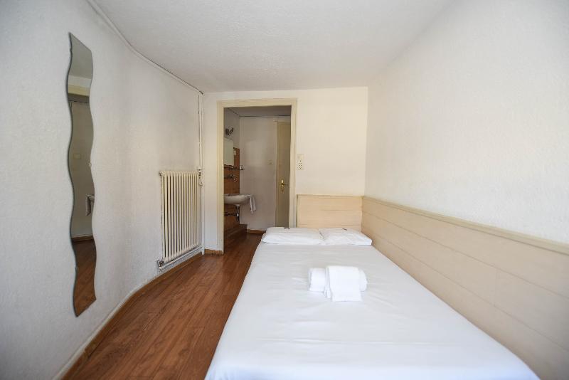 اتاق استاندارد یک تخته با سرویس بهداشتی مشترک, St. Gervais