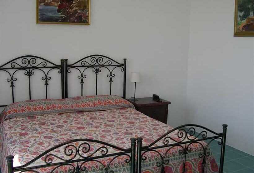 标准三人间, Villa Diana