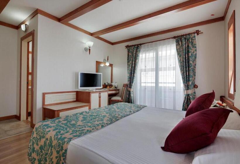 اتاق استاندارد سه نفره, Alaiye Kleopatra