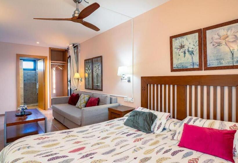 带露台的套间, Era Conte