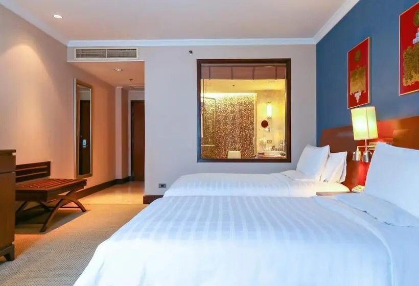 اتاق استاندارد با چشم‌انداز استخر, Hyatt Regency Bangkok Suvarnabhumi Airport