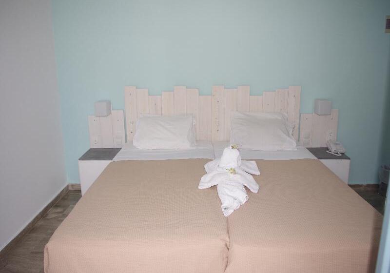 经济房, Iris Boutique