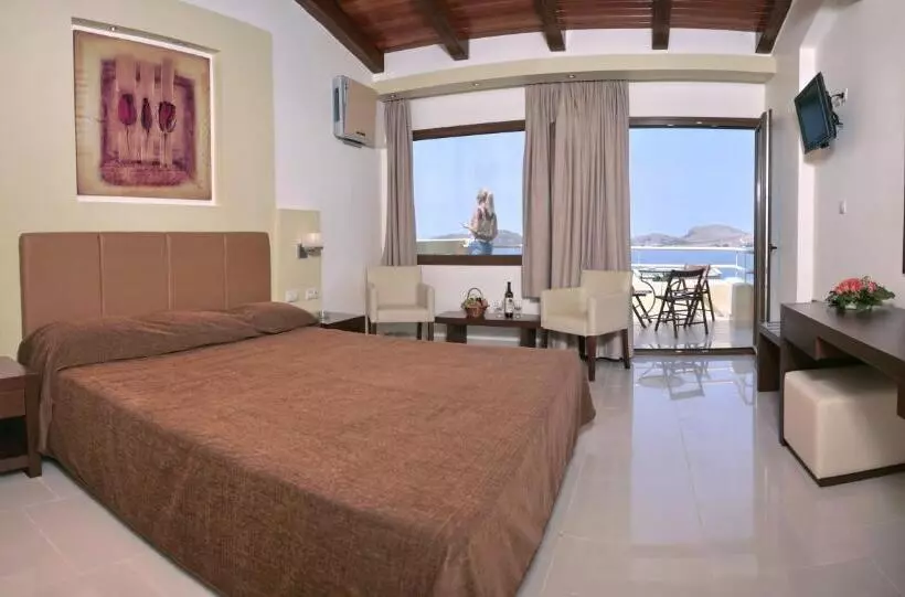 اتاق خانوادگی با چشم‌انداز دریا, Lemnos Village Resort