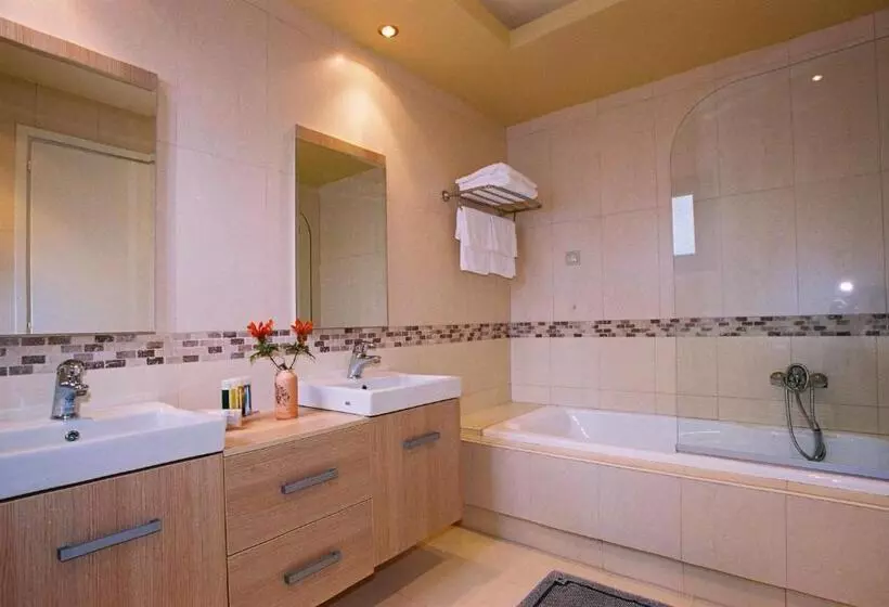 اتاق خانوادگی با چشم‌انداز دریا, Lemnos Village Resort