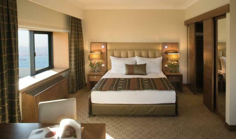 이그제큐티브 룸 킹사이즈 침대, Mövenpick Hotel Izmir
