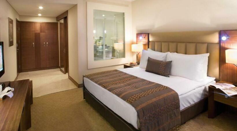 디럭스 룸 킹사이즈 침대, Mövenpick Hotel Izmir