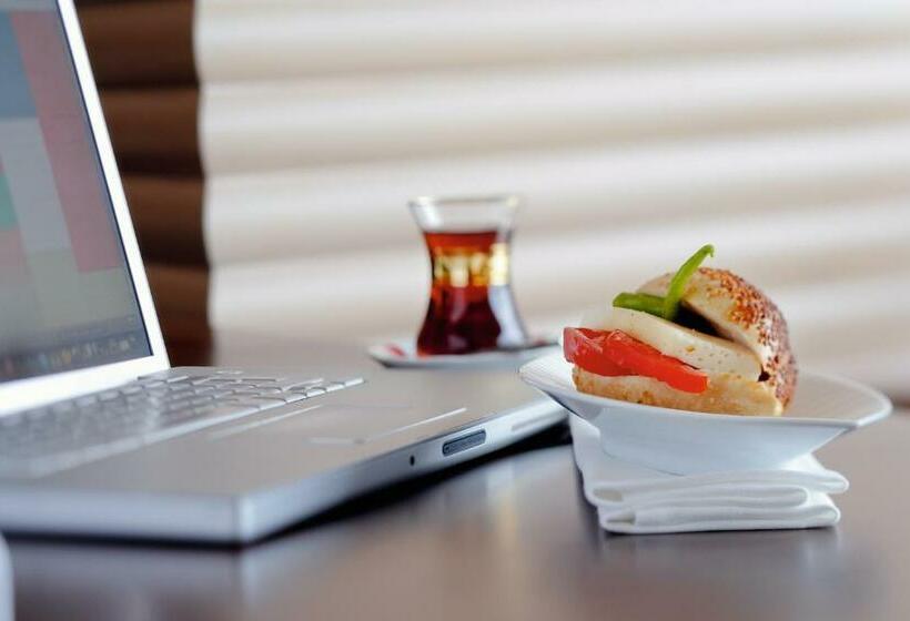 수피리어 전망 룸, Mövenpick Hotel Izmir