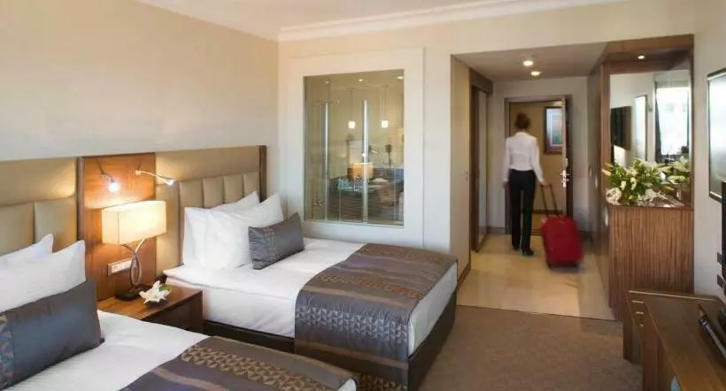 Superior-huone, Mövenpick Hotel Izmir