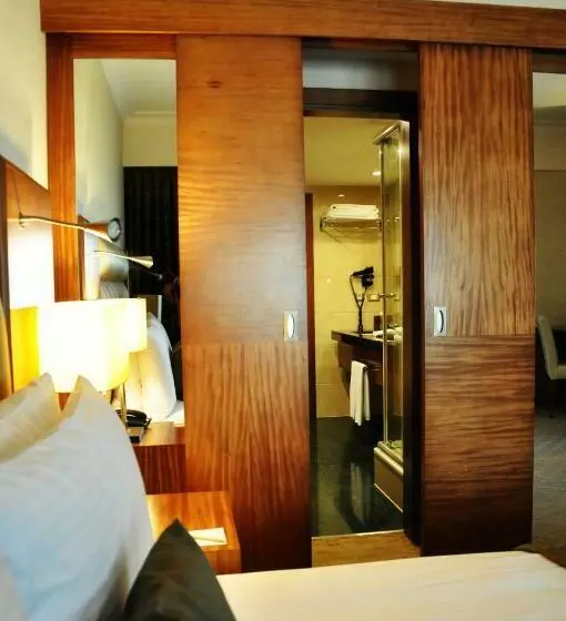Superior-huone, Mövenpick Hotel Izmir