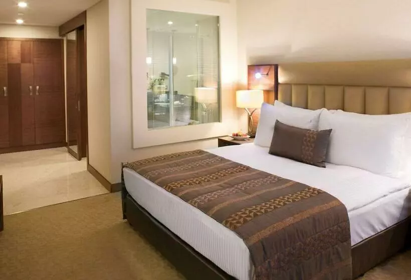Superior-huone, Mövenpick Hotel Izmir