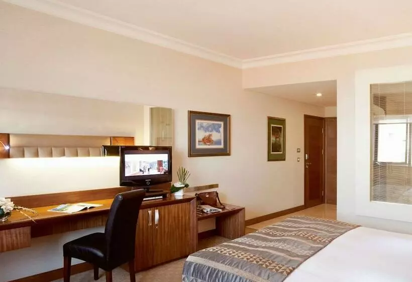 Superior-huone, Mövenpick Hotel Izmir