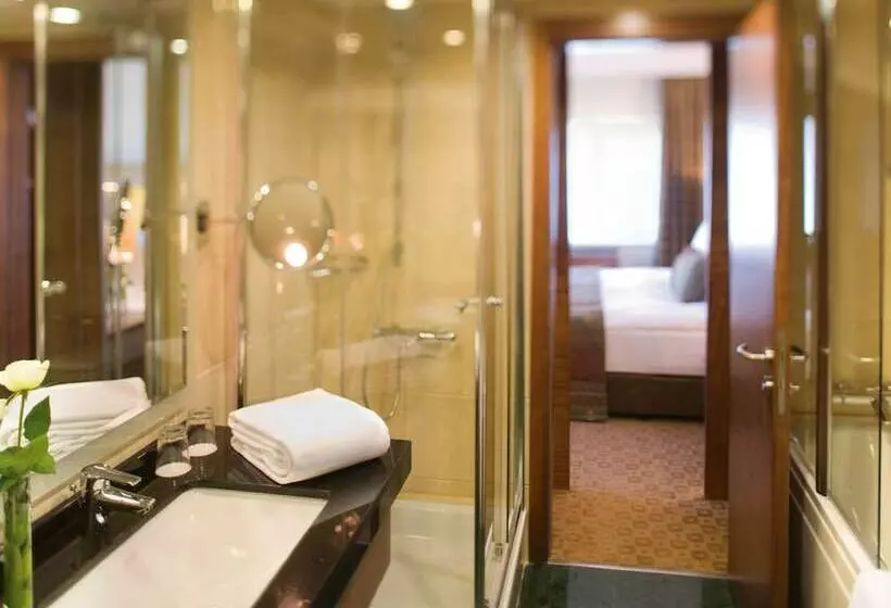 Superior-huone, Mövenpick Hotel Izmir