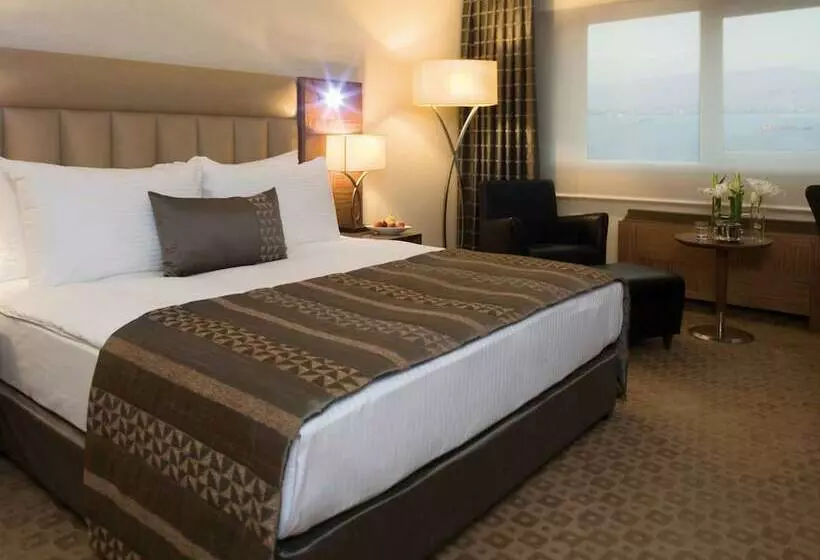 Superior-huone, Mövenpick Hotel Izmir