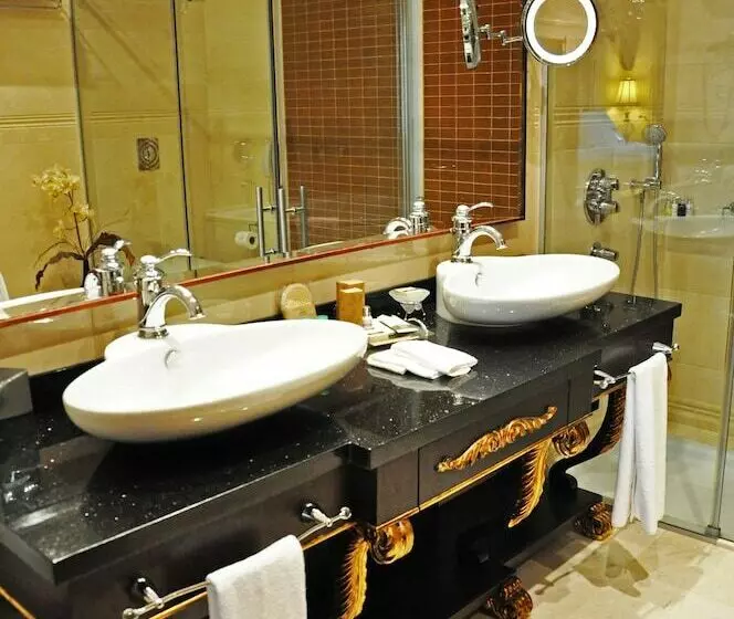 Superior-huone, Mövenpick Hotel Izmir