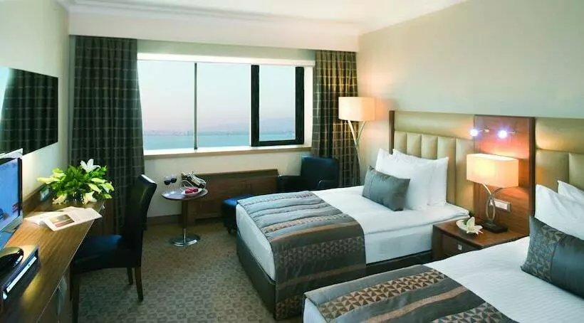 Superior-huone, Mövenpick Hotel Izmir