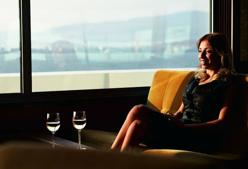 수피리어 룸, Mövenpick Hotel Izmir