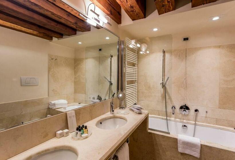 اتاق کلاسیک, Ruzzini Palace