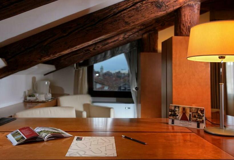 اتاق لوکس, Ruzzini Palace