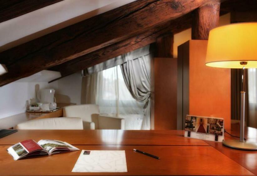 اتاق لوکس, Ruzzini Palace