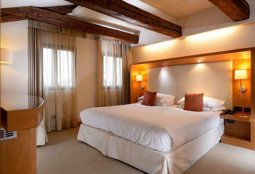 اتاق لوکس, Ruzzini Palace