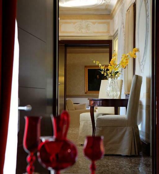 اتاق لوکس, Ruzzini Palace