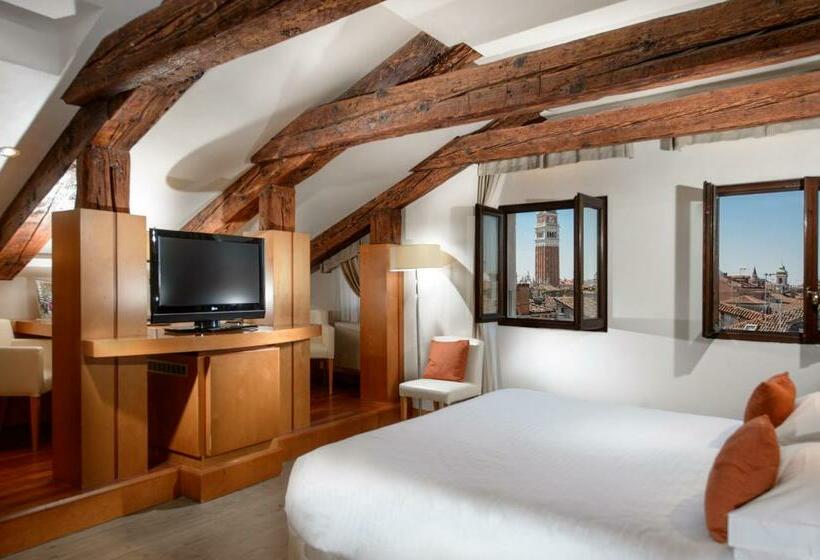 اتاق لوکس, Ruzzini Palace