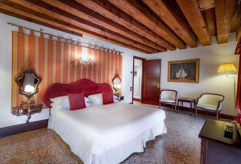 اتاق لوکس, Ruzzini Palace