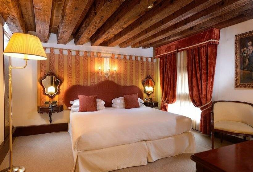 اتاق لوکس, Ruzzini Palace