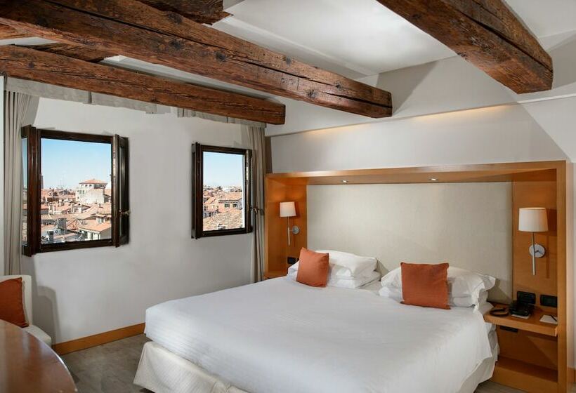 اتاق لوکس, Ruzzini Palace