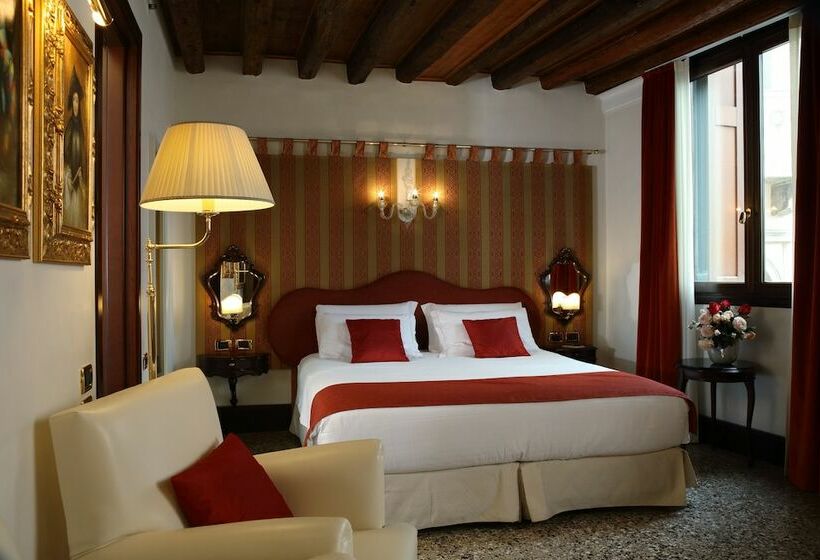 اتاق لوکس, Ruzzini Palace