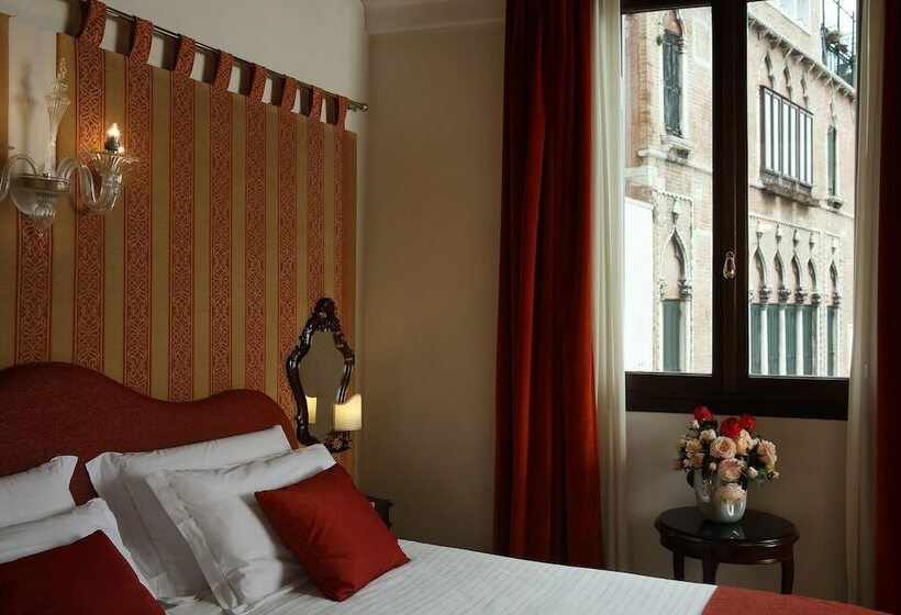 اتاق لوکس, Ruzzini Palace