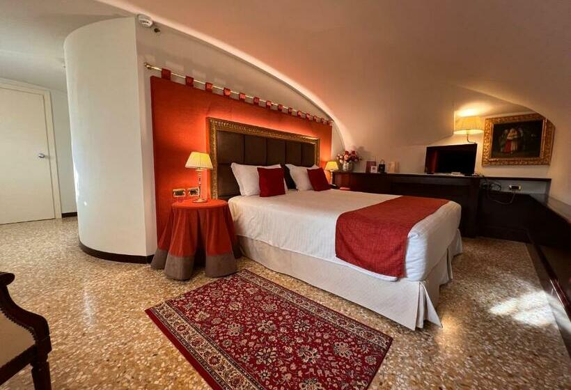 اتاق استاندارد در طبقه همکف, Ruzzini Palace