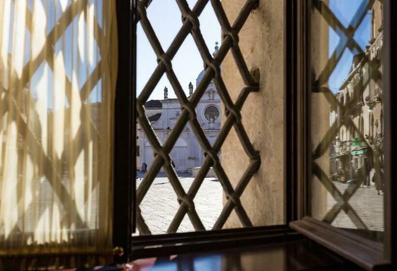 اتاق استاندارد در طبقه همکف, Ruzzini Palace