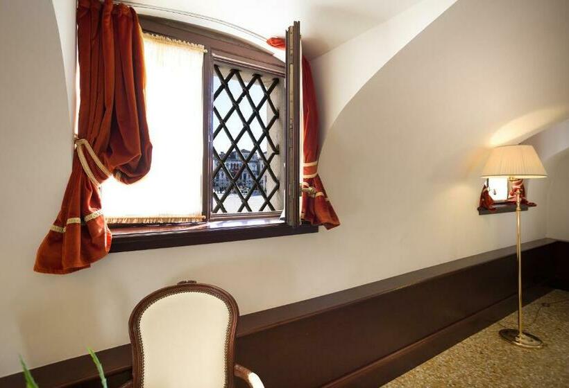 اتاق استاندارد در طبقه همکف, Ruzzini Palace