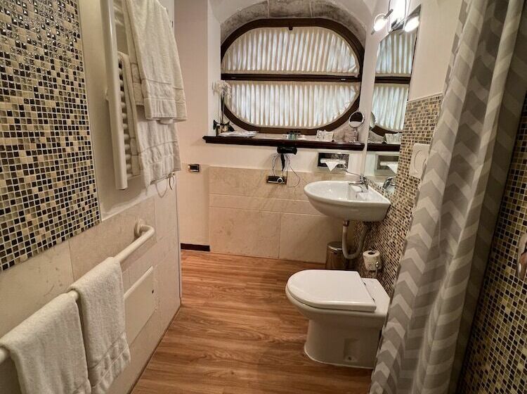 اتاق استاندارد در طبقه همکف, Ruzzini Palace
