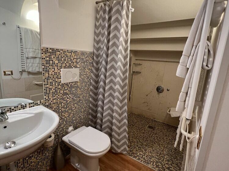 اتاق استاندارد در طبقه همکف, Ruzzini Palace