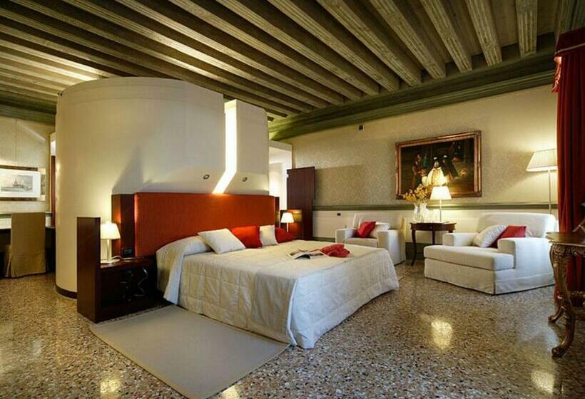 سوییت جونیور, Ruzzini Palace