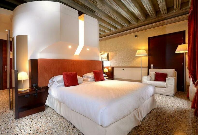 سوییت جونیور, Ruzzini Palace