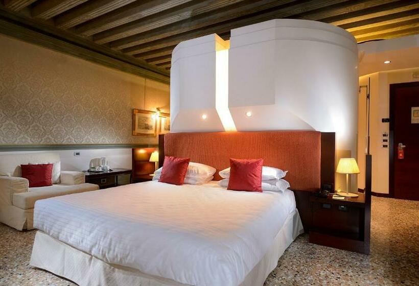 سوییت جونیور, Ruzzini Palace