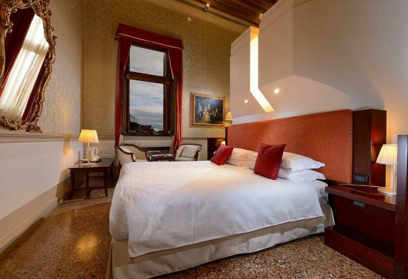 سوییت جونیور, Ruzzini Palace