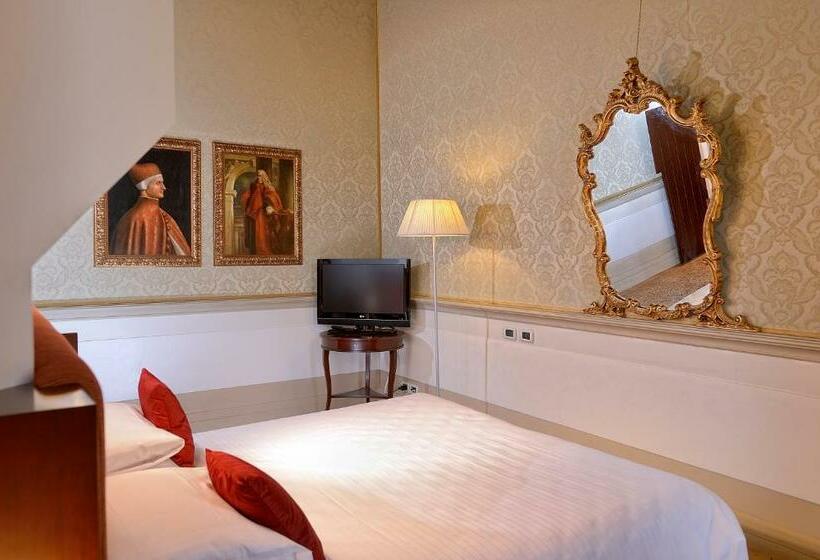 سوییت جونیور, Ruzzini Palace