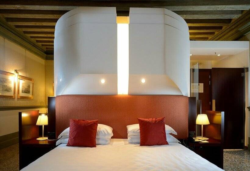 سوییت جونیور, Ruzzini Palace