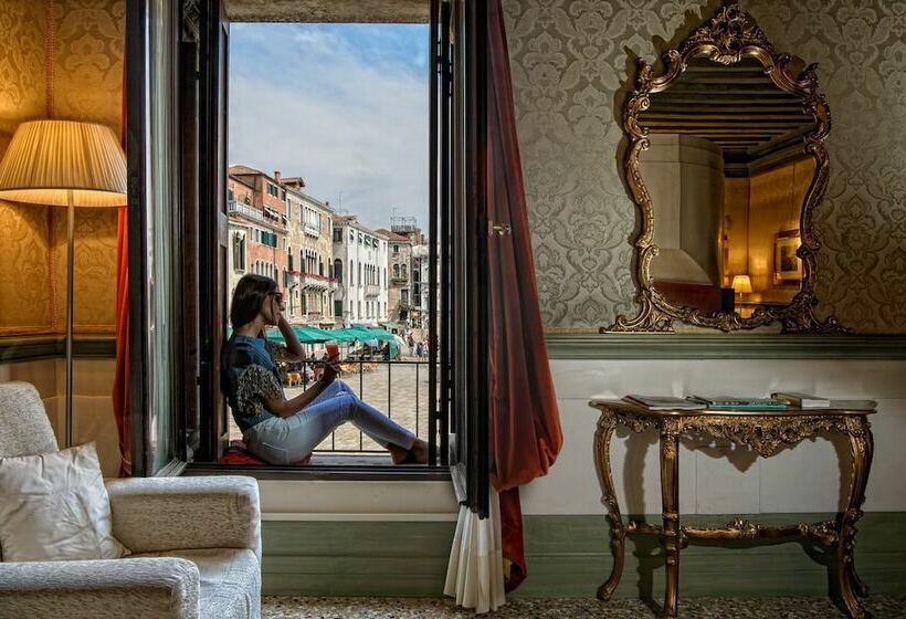 سوییت جونیور, Ruzzini Palace