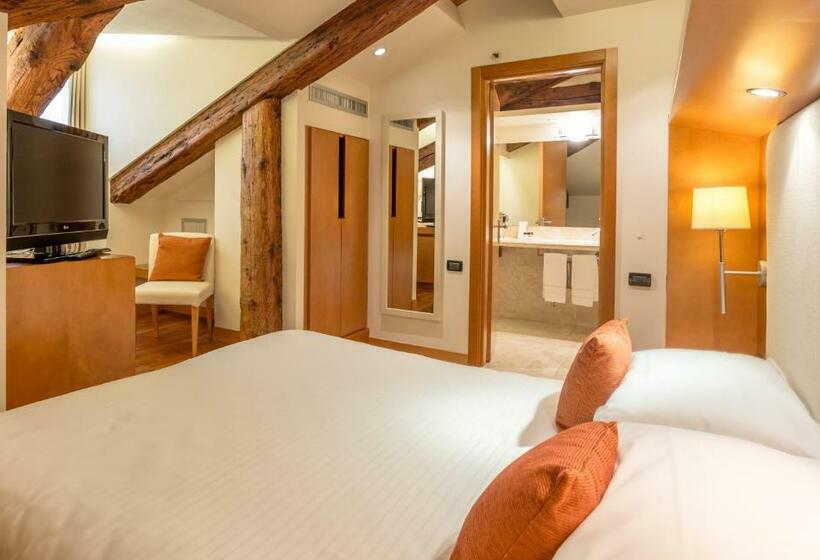 اتاق پنت هاوس, Ruzzini Palace